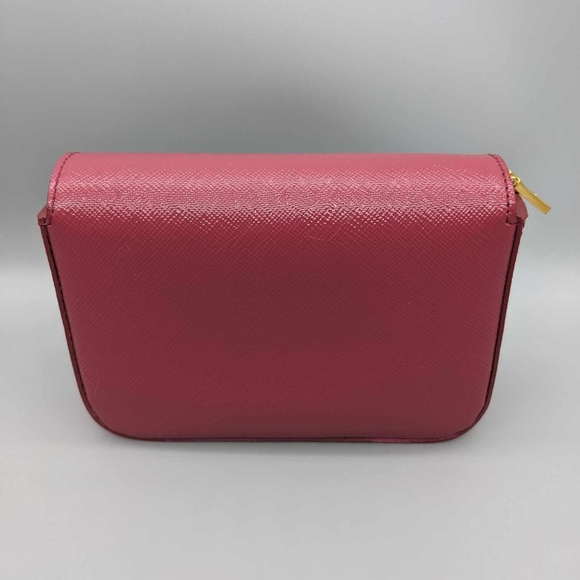 Prada - Picture 3 of 12